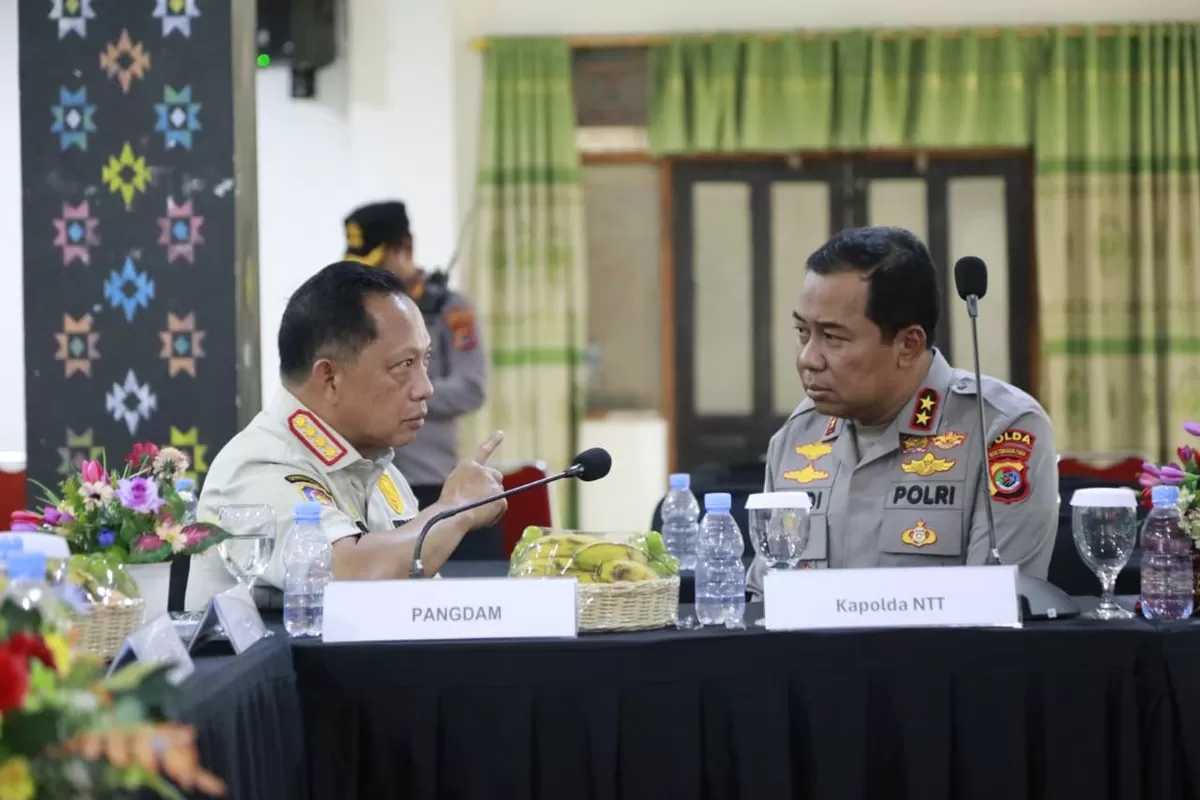 mendagri betsama Menko menghadiri rakor  penanganan gempa di kantor Bupati Mwnggarai,ProvinsicNTT.(Foto/Ist(