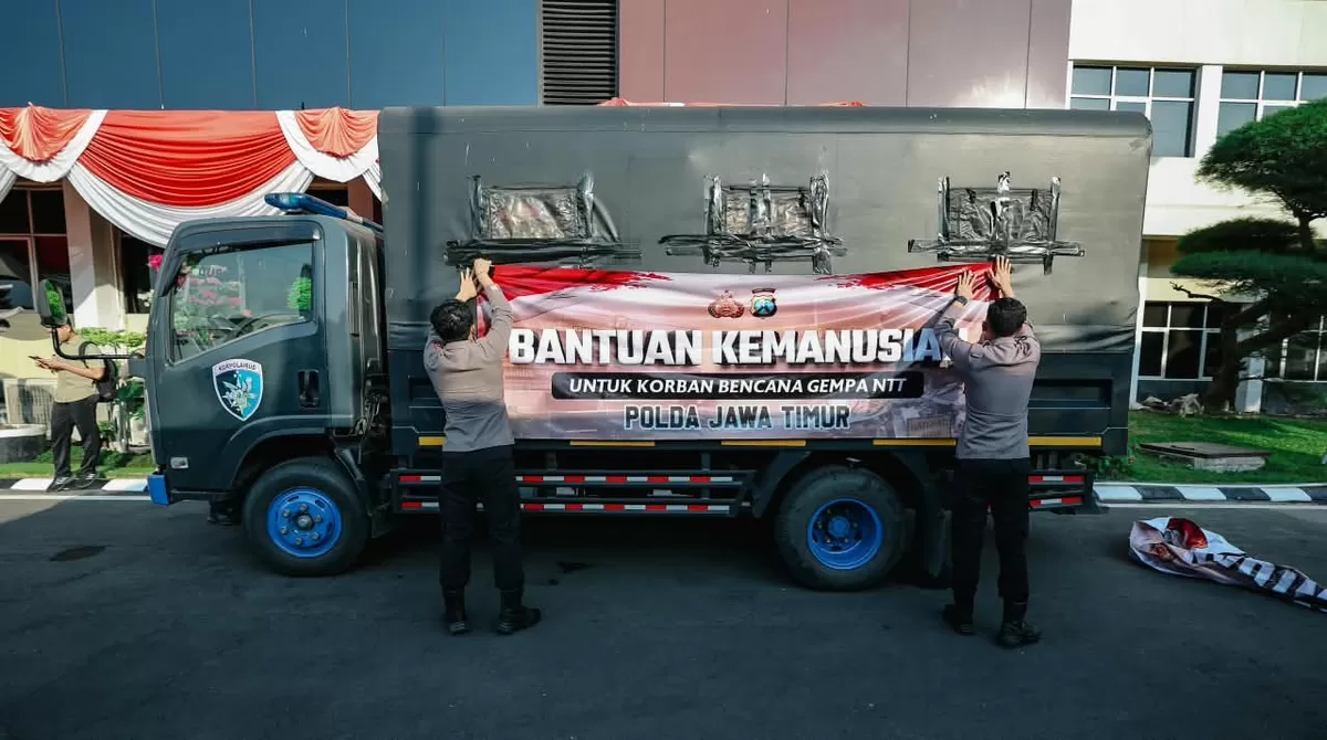 Polda Jatim kirim bantuan kemanusian untuk korban  genpa di NTT.(Foto/Ist)