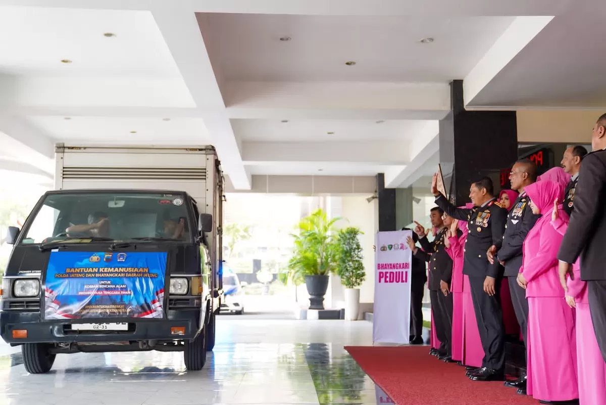 Sebanyak 44 truk bantuan korban gempa NTT dilepas serentak di Hari Kemerdrkaan RI ke-81x tahun 2026. {Foto/Ist)