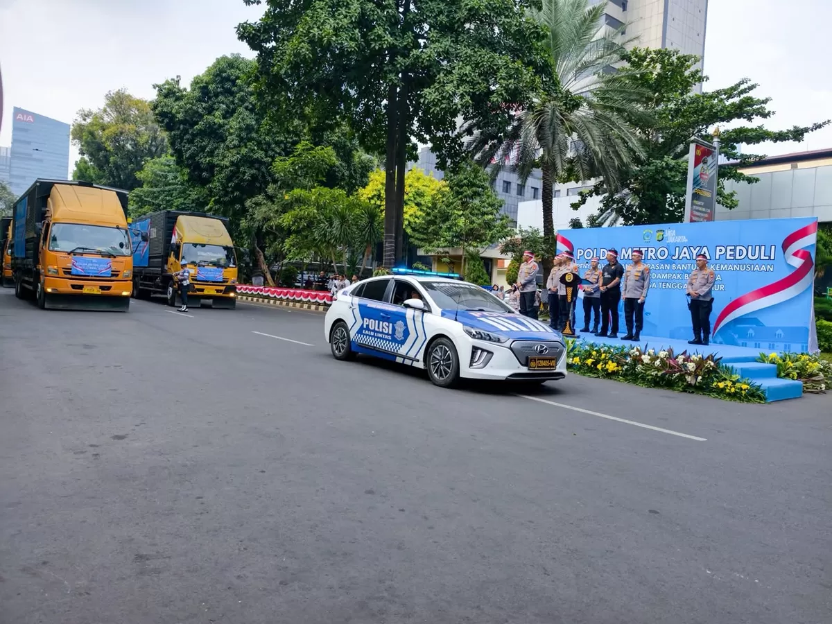 Polda Metri Jaya kirim bantuan sebanyak 12 truk masyarakat korban gempa di Provinsi NTT..(Foto/Ist)
