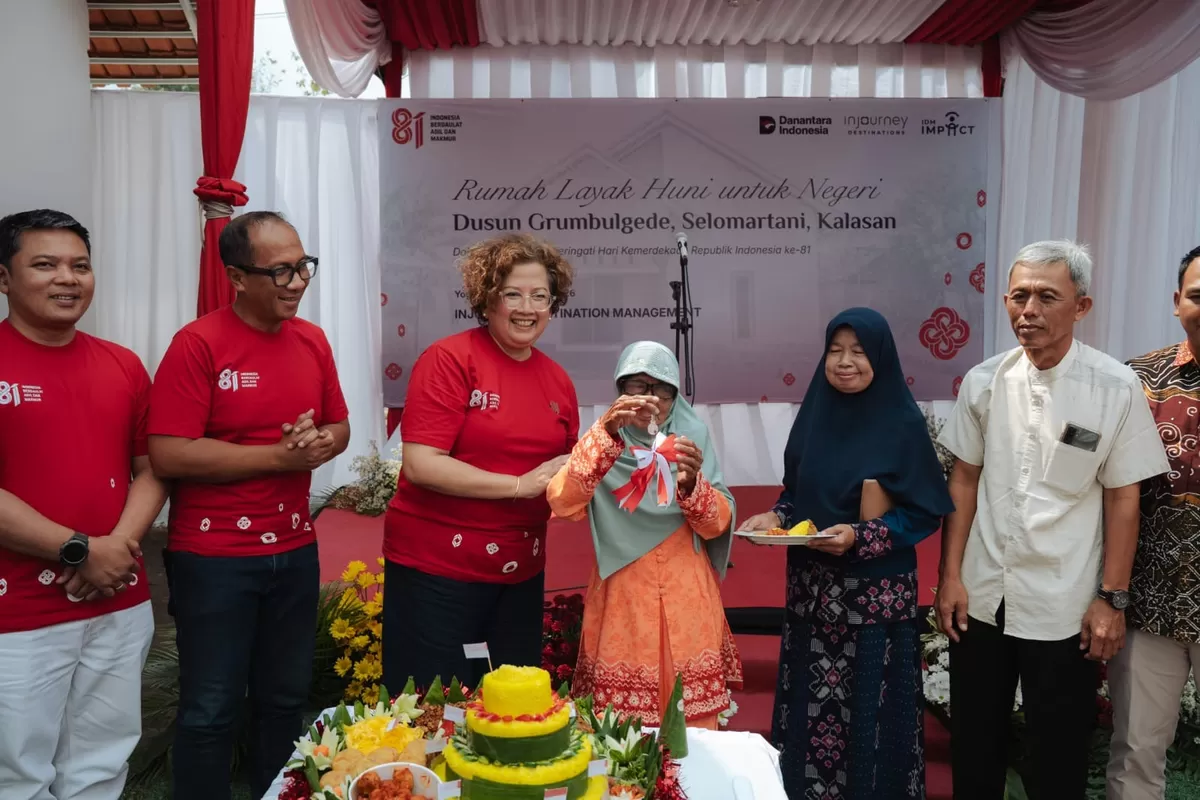 Dirut IDM Febrina Intan, Kroniah bersama jajaran direksi IDM dan perwakilan kapanewon Selomartani dok. humas IDM  
