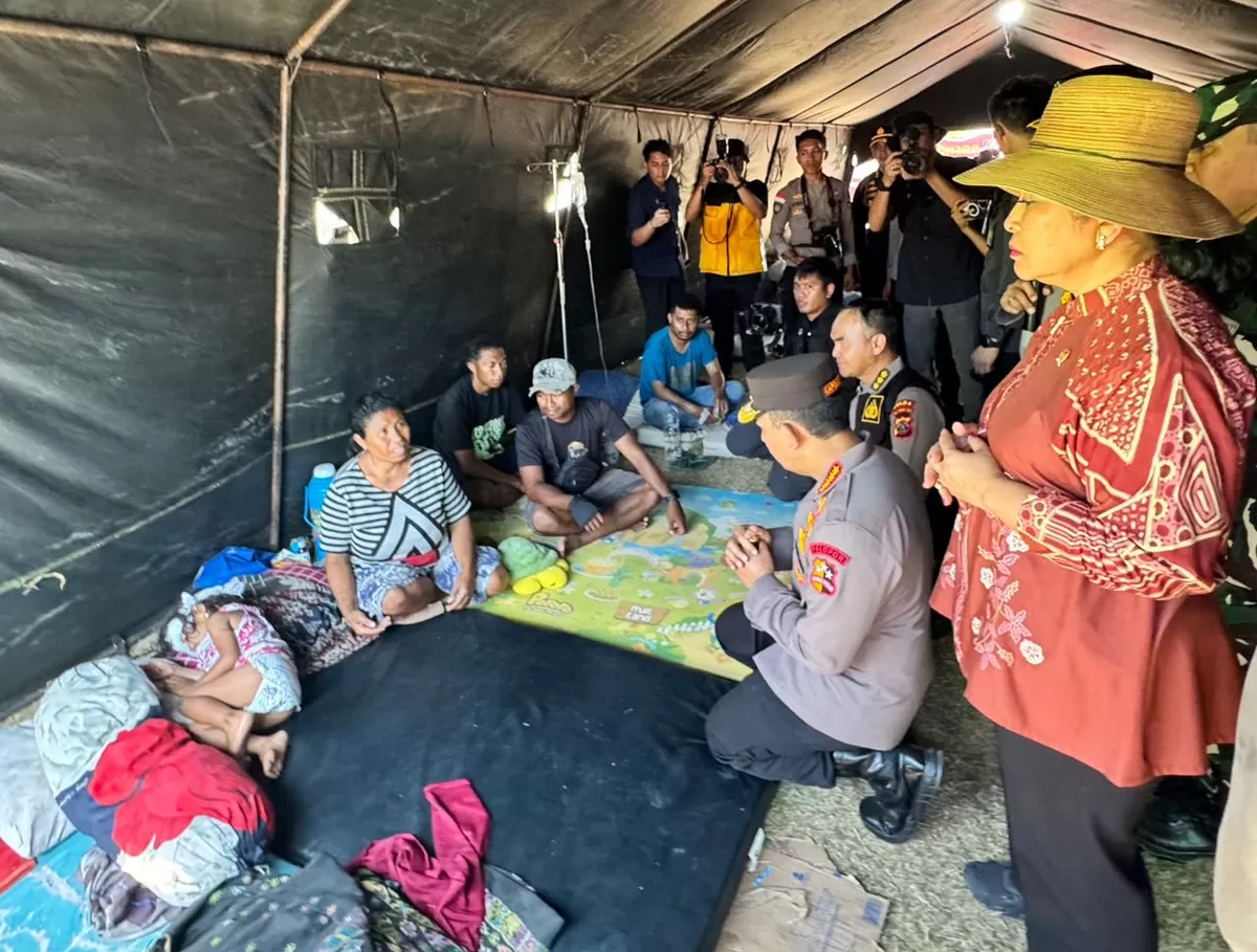 Kapolri  meninjau lokasi terdampak gempa di Provinsi Nusa Tenggara Timur.(Foto/Ist)