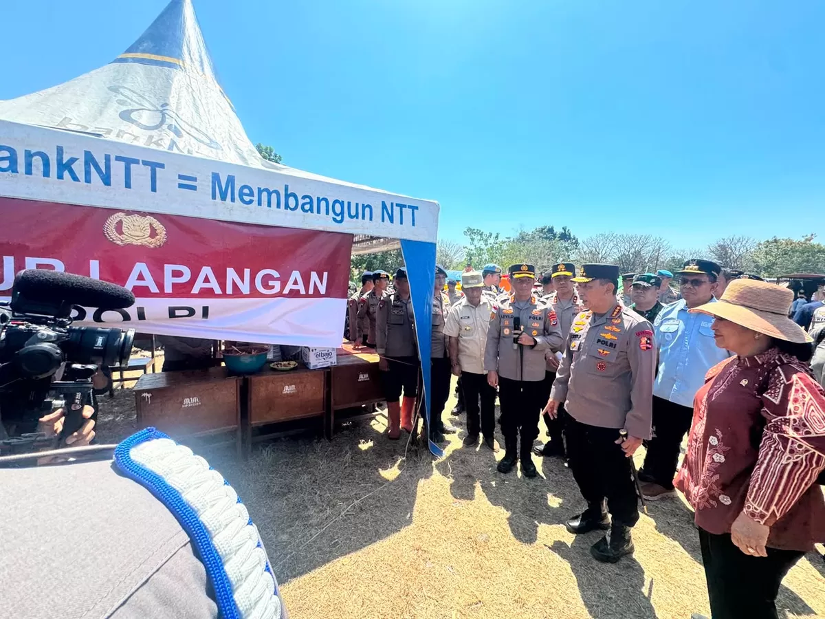 Kapolri Meninjau lokasi terdampak gempa dan salurlan bantuan.(Foto/Ist)