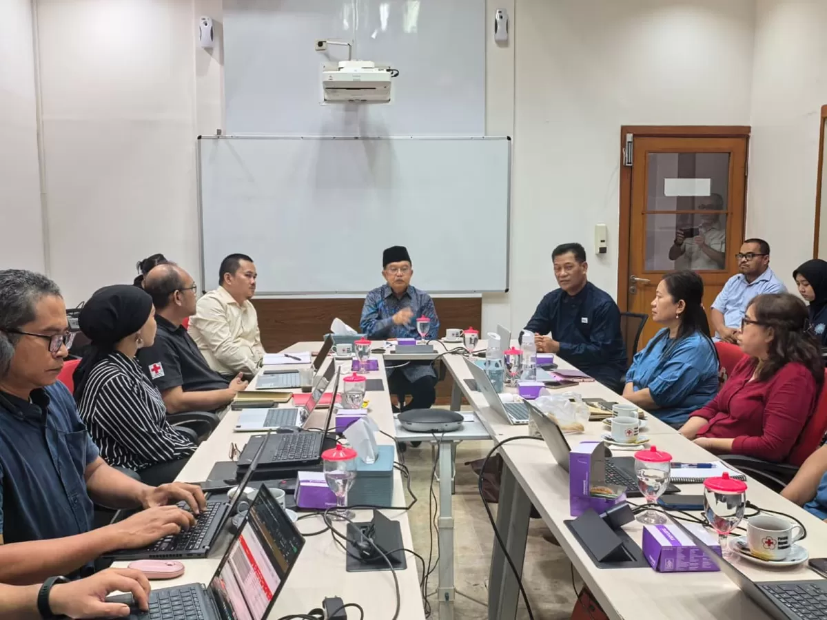 Jusuf Kalla memimpin rapat penanganan Gempa NTT di Markas Pusat PMI, Jalan Gatot Subroto, Jakarta Selatan, Selasa (18/8/2026). (Ist)