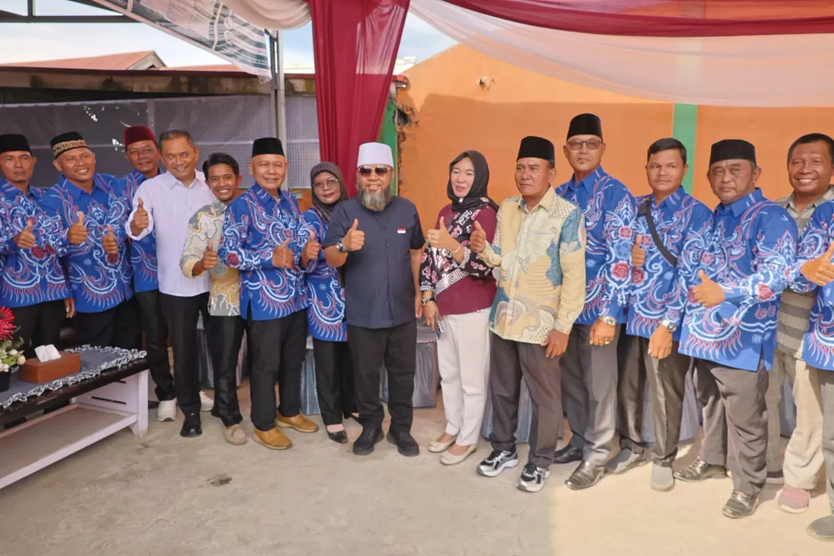 Gubernur Bengkulu, Helmi Hasan melakukan sosialisasi prpgram pembanguna jalan mulus di daerah ini. (Foto/Ist) 