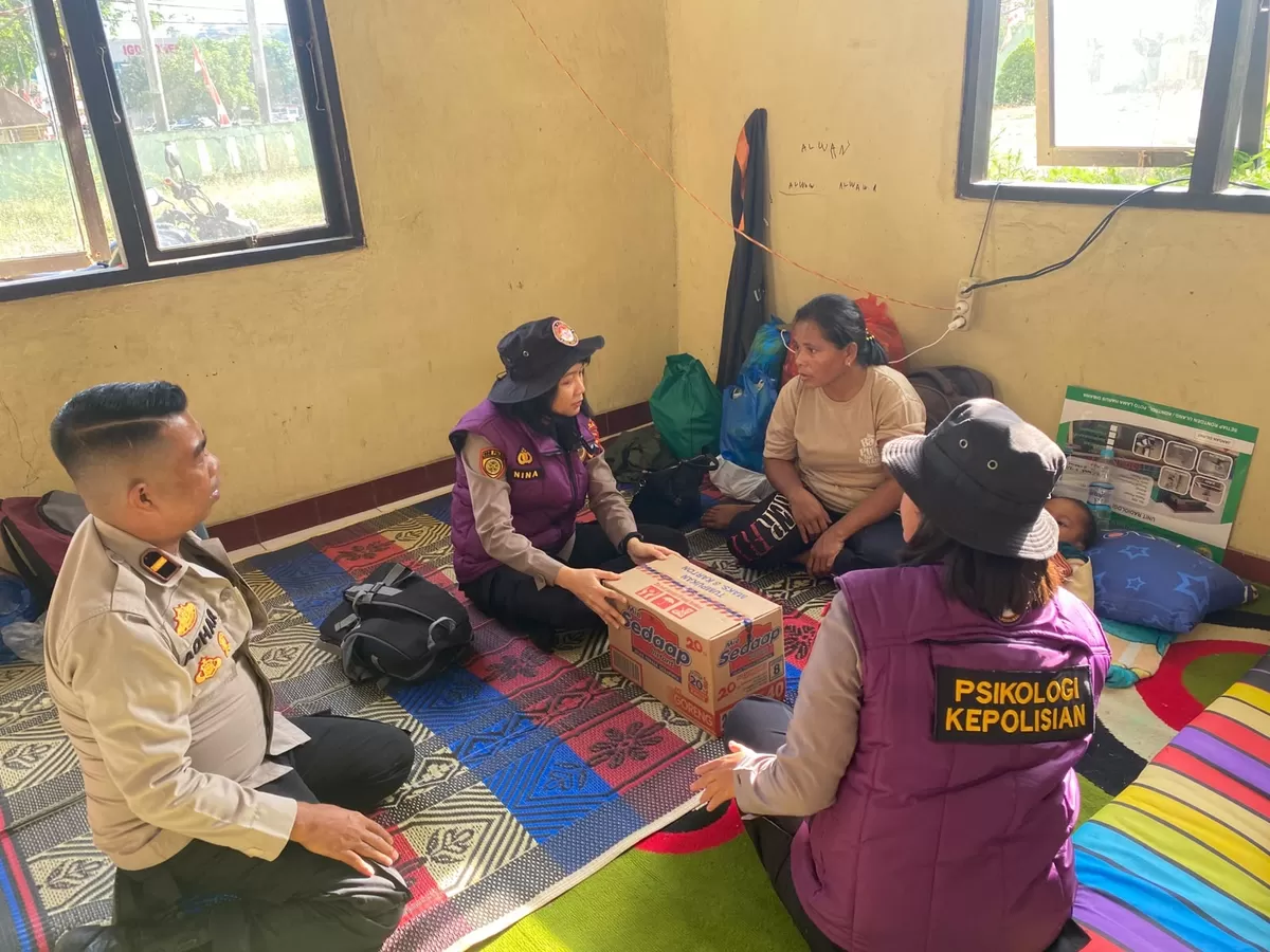 Polri Berikan Bimbingan konsling pada warga korban gempa di BTT.(Foto/Ist)