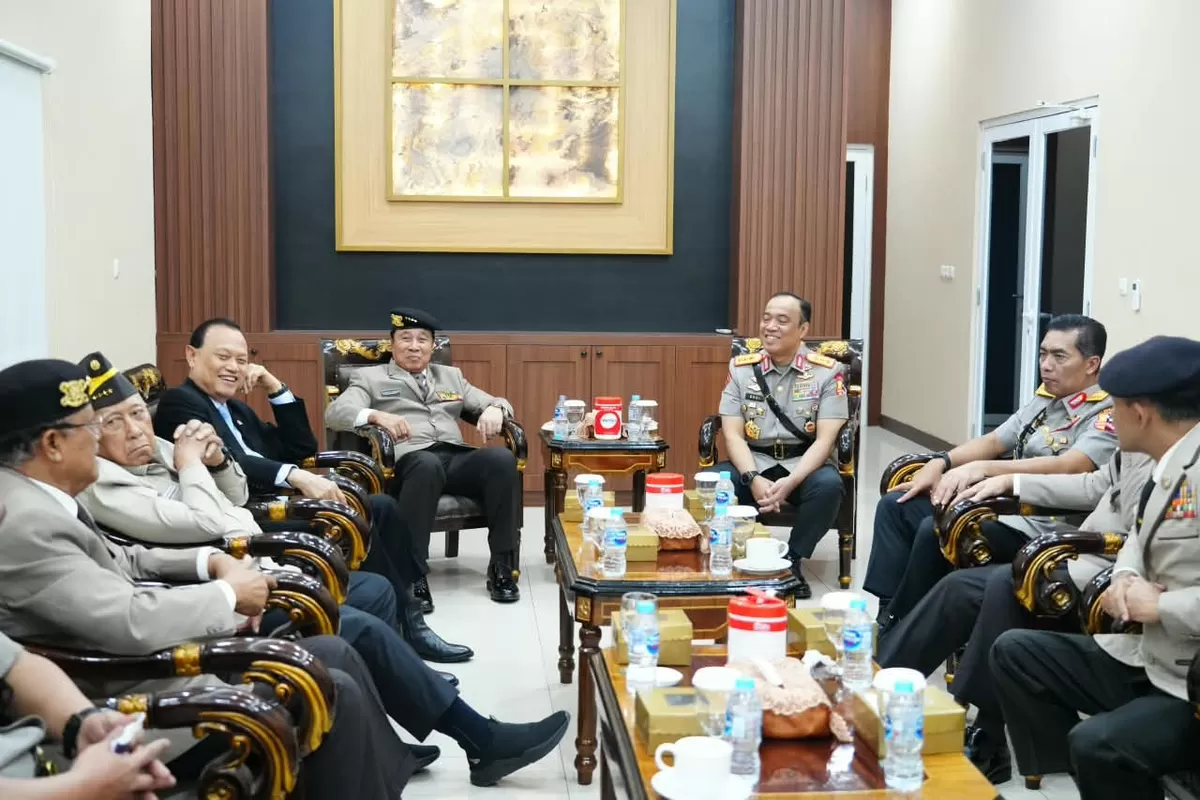 Kapolri Jend Pol Listyo Sigit Pravowo bsrsama para mantan Kapolri dan Wakapolri du Mabes Polri Jakarta.(Foto/Ist)