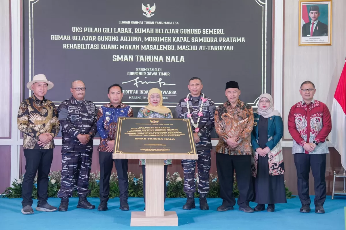 Gubernur Jatim Khofifah Indar Parawansa, di tengah peresmian enam fasilitas baru dan hasil rehabilitasi di SMAN Taruna Nala Jawa Timur, di Kota Malang. (Ist).