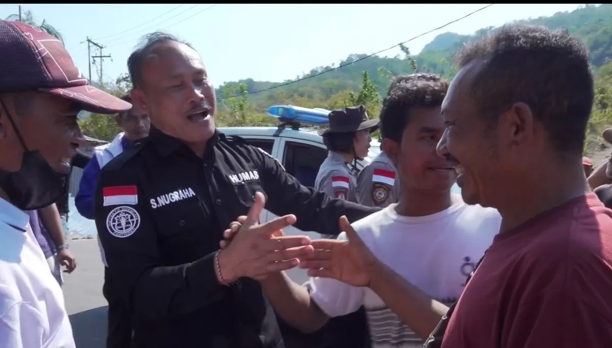 Warga Wie Peai blokade jalan karenq kecewa .(Foto/Ist)