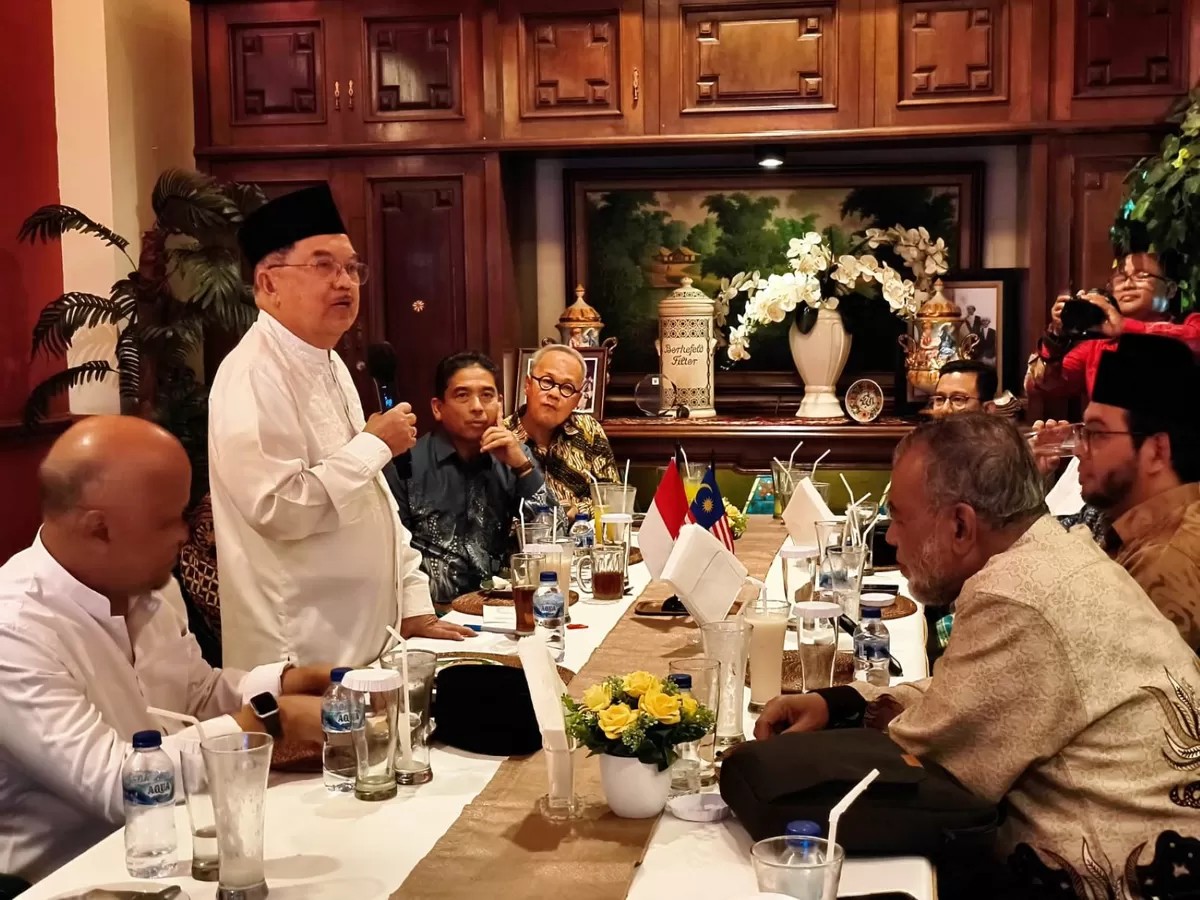Jusuf Kalla saat memberikan sambutan sekaligus membuka Persidangan Kedua Majelis Cendikiawan Madani Malaysia-Indonesia (Malindo 2) di Rumah Makan Natrabu, Menteng, Jakarta Pusat, Jumat (21/8/2026). 