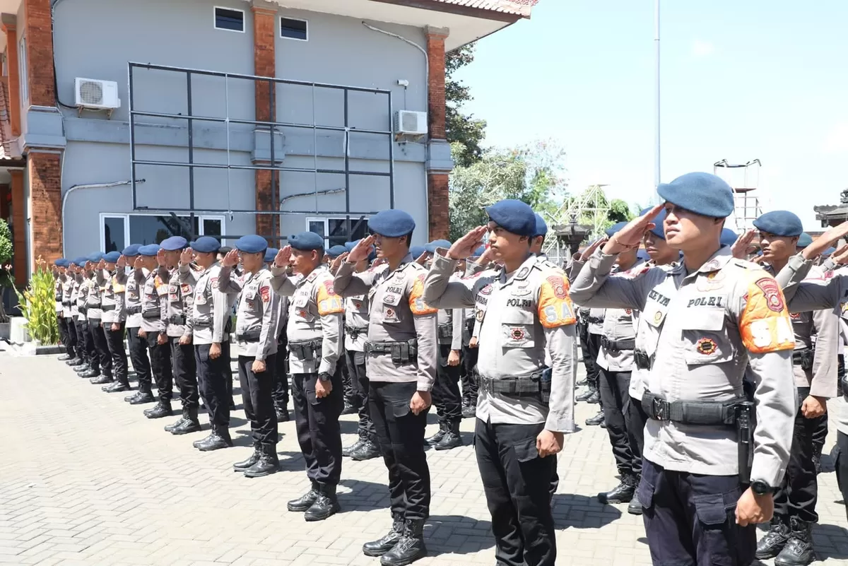 Rarusan Brimob Polda Kaltim dan Bali diberangkatkan tangani Karhutla di Kalbar.(Foto/Ist)