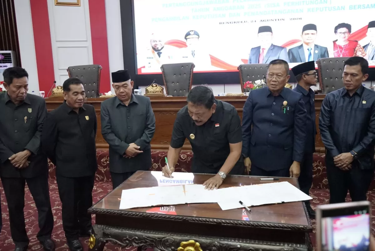 Wagub dan DPRD Bengkulu setujui pertanggungjawaban APBD 2025.(Foto/Ist(