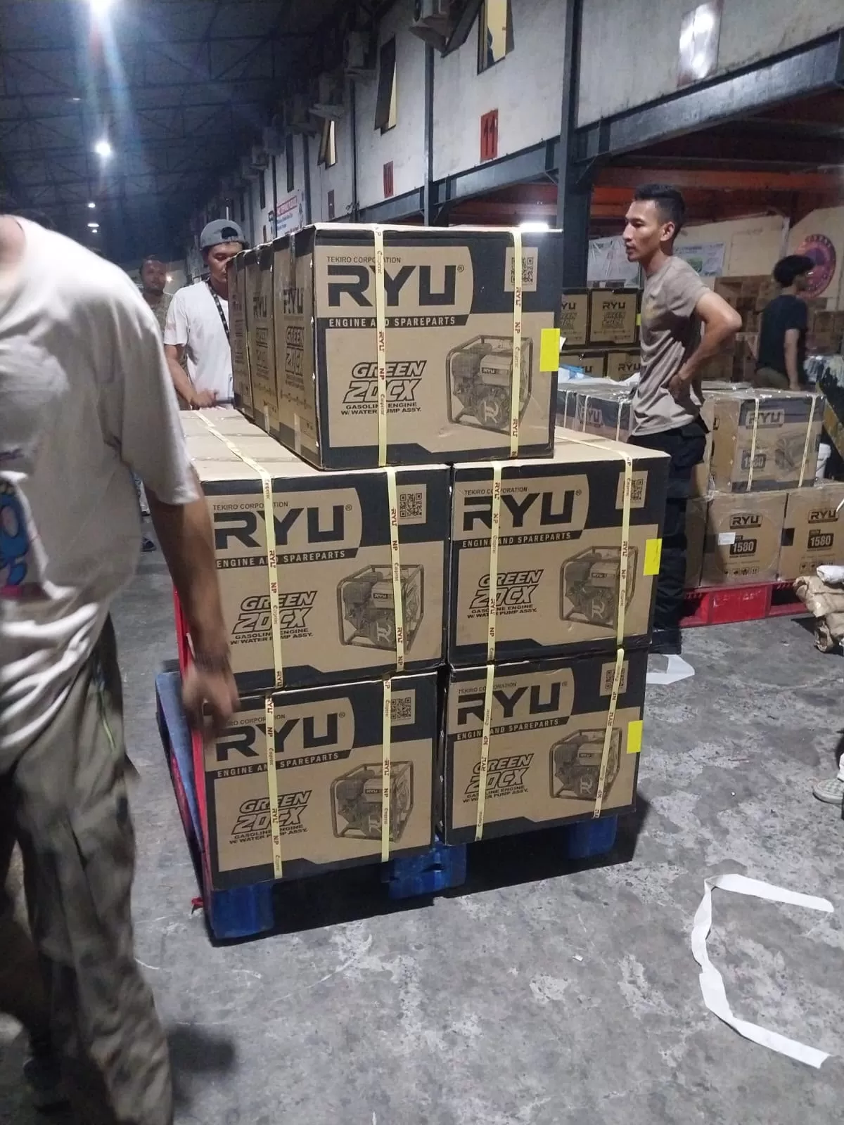 Babtuan Logistik untuk padamkan Karhutla tiba do Kalbar dan disebar ke wilayaj lain bertahap.(Foto/Ist)