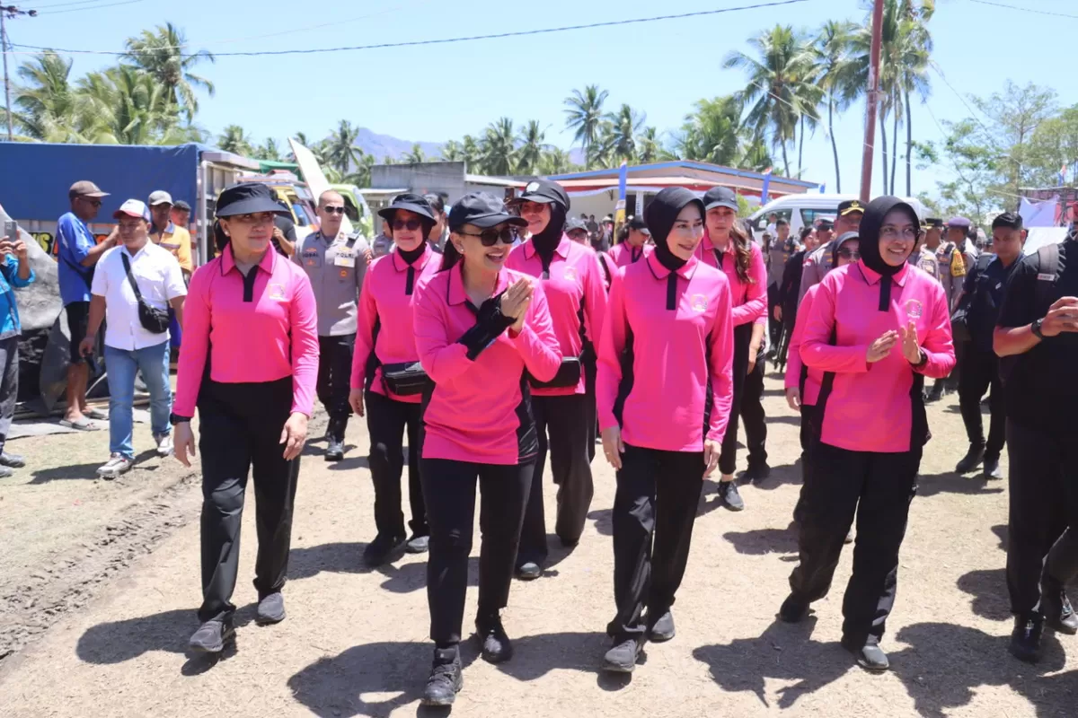 Ketua Umum Bhayangkari gelar Baksos dan Kesehatan untuk korban gempa NTT.(Foto/Ist(
