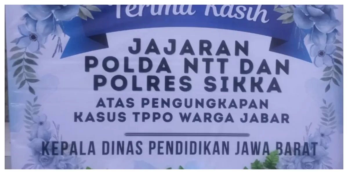 Deretan karangan bunga dari Jawa Barat memenuhi halaman Mako Polres Sikka di Maumere sebagai bentuk dukungan pengungkapan kasus dugaan TPPO. (Foto TBN Polres Sikka)