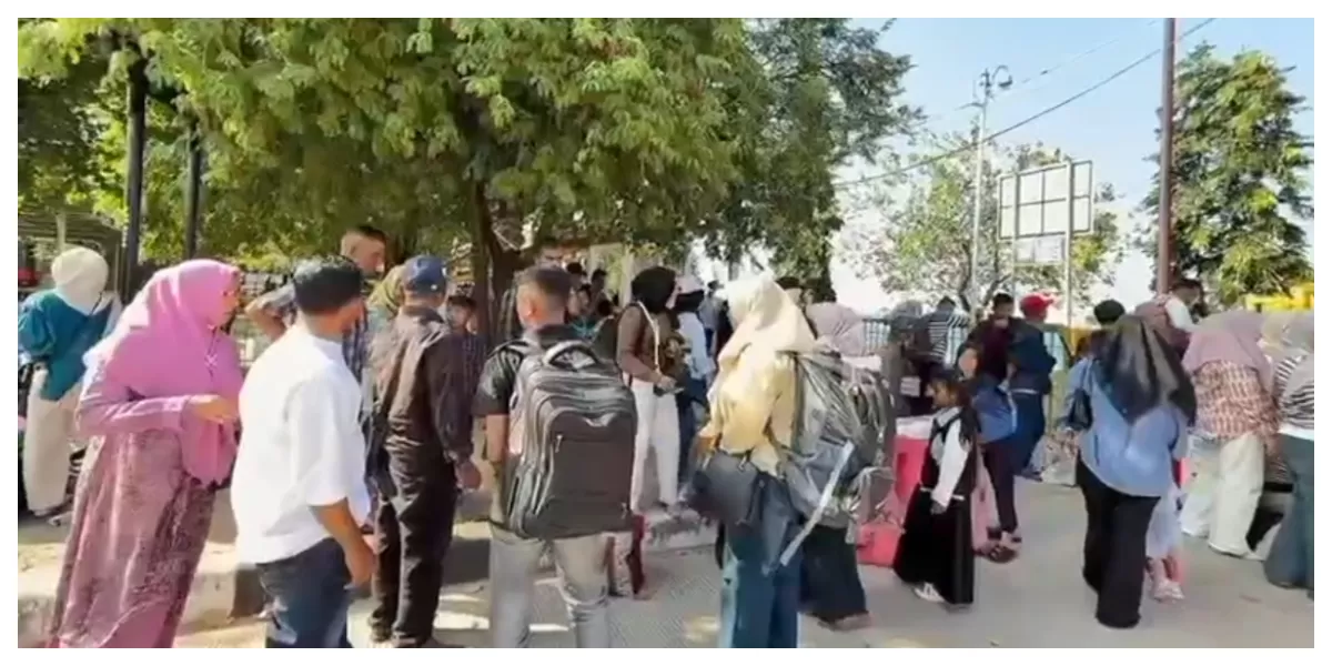 Antrean kendaraan wisatawan memenuhi Pelabuhan Ulee Lheue di Banda Aceh saat Idulfitri, menunggu giliran menyeberang menuju Sabang menggunakan kapal ferry dan speedboat. (Foto: Badan Komunikasi Pemerintah (Bakom) RI)