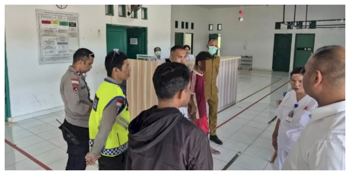 Petugas Polsek Maulafa mengamankan seorang ODGJ di area SPBU Oepura Kupang sebelum dibawa ke RSJ Naimata untuk penanganan medis lanjutan.