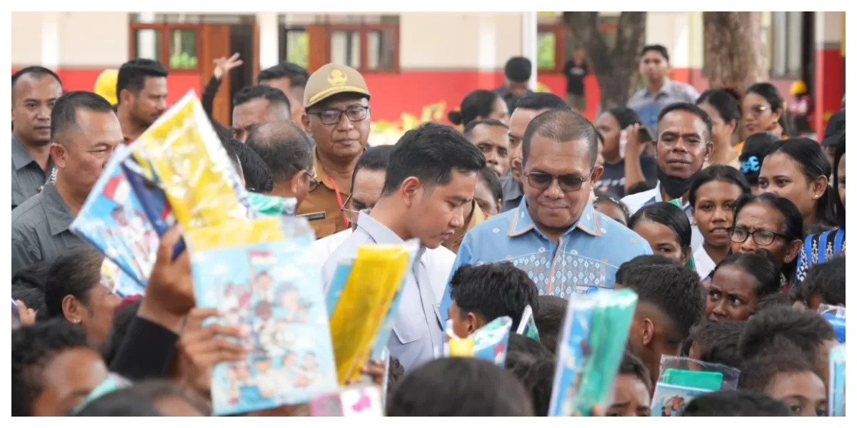 Wakil Presiden bersama Gubernur NTT meninjau produk UMKM di NTT Mart, serta berdialog dengan siswa dan tenaga pendidik di Kabupaten Kupang.