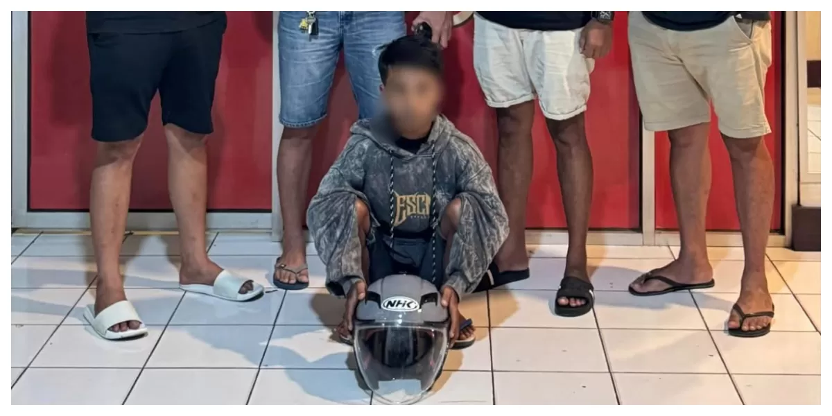 Petugas kepolisian mengamankan pelaku pencurian helm di Mapolresta Kupang Kota setelah terekam CCTV, kemudian ditangkap hanya dalam waktu beberapa jam pascakejadian. (Foto TBN Polresta Kupang Kota)