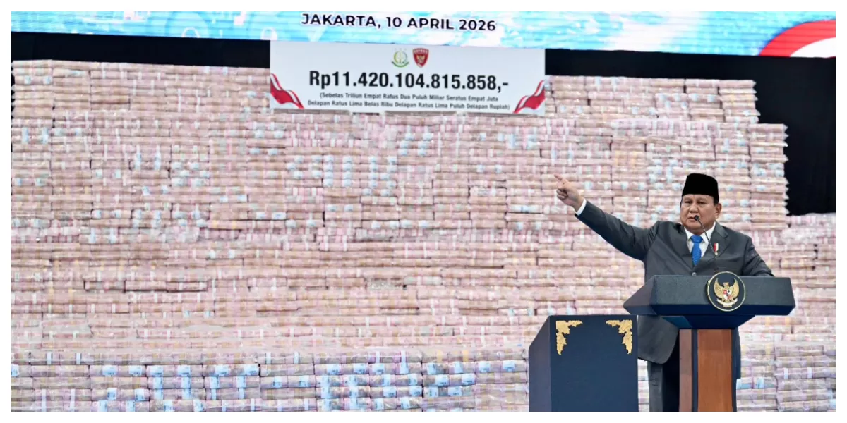 Presiden Prabowo Subianto menyaksikan penyerahan Rp11,4 triliun oleh Kejaksaan Agung dari denda kehutanan PNBP dan pajak di Kejaksaan Agung pada Jumat 10/4/2026 Jakarta (Foto/ist.)