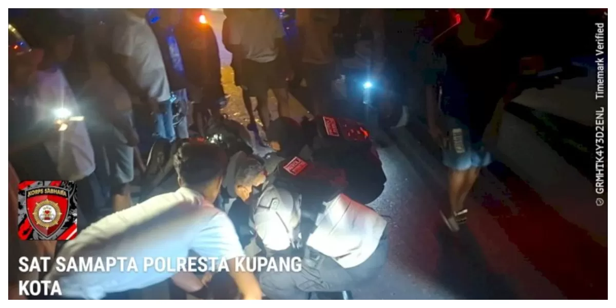 Petugas Polresta Kupang Kota mengamankan sepeda motor usai pembubaran balap liar dan kecelakaan di kawasan Taman Tagepe dini hari. (Foto TBN Polresta Kupang Kota)