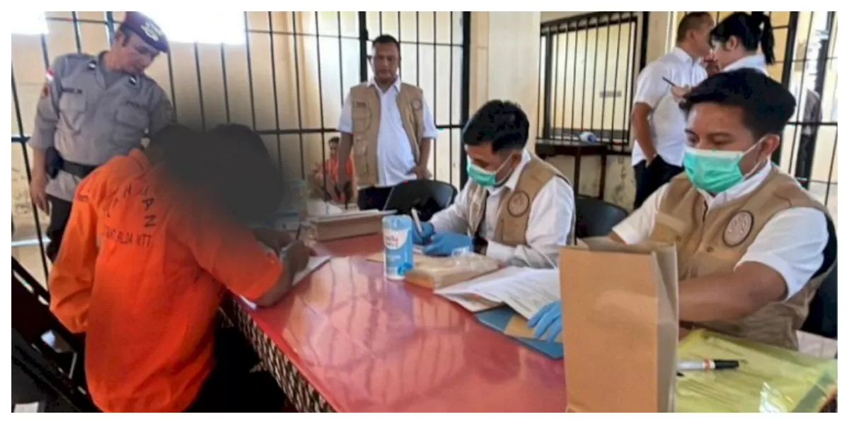 Tim Puslabfor Bareskrim Polri mengambil sampel DNA tahanan di Polda NTT dan Polres Kupang untuk penguatan database forensik kepolisian nasional. (Foto/ ist)