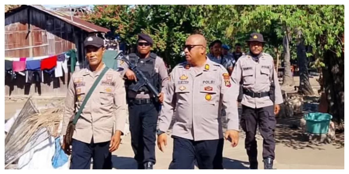 Personel Polres Flores Timur melaksanakan patroli dialogis di Dusun Bele, Kamis (14/5/2026), guna menjaga keamanan dan mempererat hubungan masyarakat pascakonflik. (Foto/ TBN Polres Flotim)