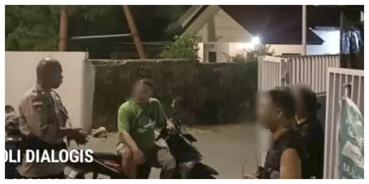 Personel Polresta Kupang Kota bersama Bhabinkamtibmas memediasi kasus penganiayaan dipicu cemburu dan minuman keras di Kelurahan Batuplat, Kota Kupang. (Foto/ TBN Polresta Kupang Kota)