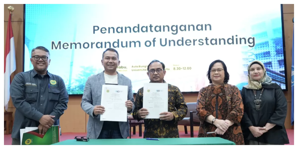 CEO Promedia Group Agus Sulistriyono, GM Media Network Promedia Group Agil Hari Santoso, dan Founder JKTN Media Miko Susilo berfoto bersama usai CoreLab 2026 di UNJ.  (Foto/ Promedia )