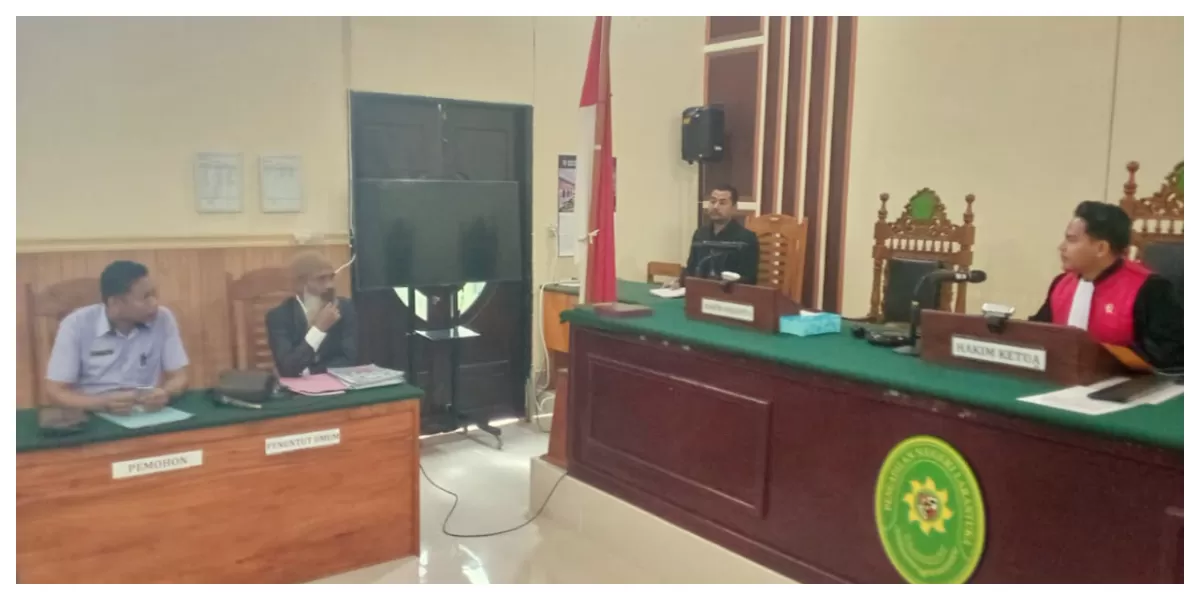 Kuasa hukum Vares Tokan dan Sabran mengikuti sidang praperadilan kasus narkoba di Pengadilan Negeri Larantuka, Flores Timur, Selasa 26 Mei 2026. (Foto Bernad Nara/ Reportase NTT)