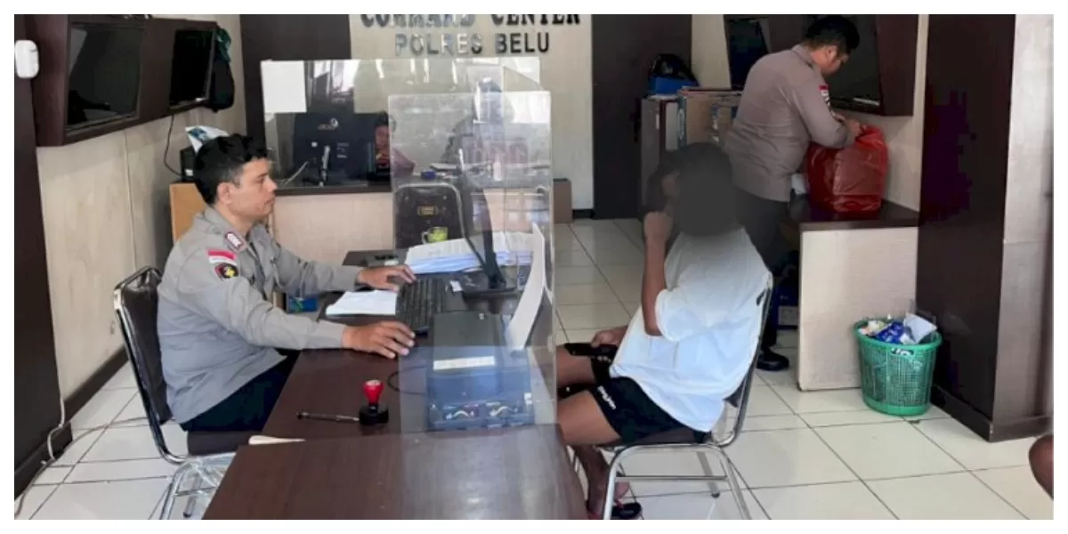 Oknum anggota Polres Belu saat menjalani pemeriksaan internal oleh Propam Polda NTT menyusul laporan dugaan pengeroyokan terhadap warga.  (Foto/ TBN Polda NTT)
