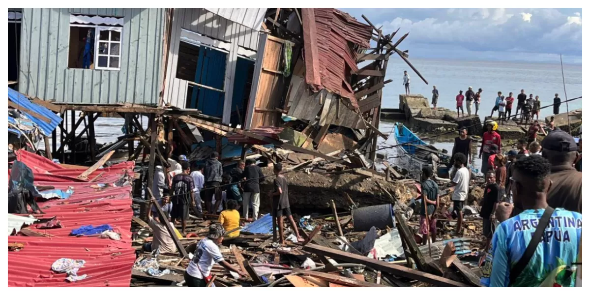 Kondisi rumah warga di Kompleks Perikanan, Kelurahan Fandoi, Biak Kota, Papua, yang rusak parah akibat ledakan diduga bom peninggalan Perang Dunia II, Minggu (31/5/2026). (Foto Humas Pro_Biak )