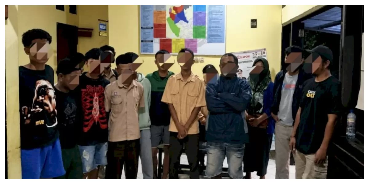Sembilan pelajar diamankan Polsek Maulafa setelah ditemukan mengonsumsi minuman keras di Perumahan Cendana, Kota Kupang, Rabu malam, saat patroli. (Foto TBN Polresta Kupang Kota)