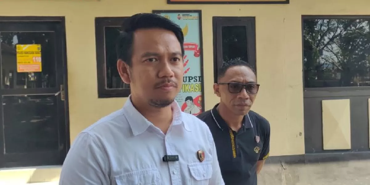 Kasat Reskrim Polres Manggarai Barat AKP Lufthi Darmawan Aditya, S.T.K., S.I.K., M.H., memberikan keterangan pers terkait perkembangan penyelidikan kasus dugaan pemalsuan dokumen tanah di Labuan Bajo. (Foto TBN Polres Manggarai Barat.)