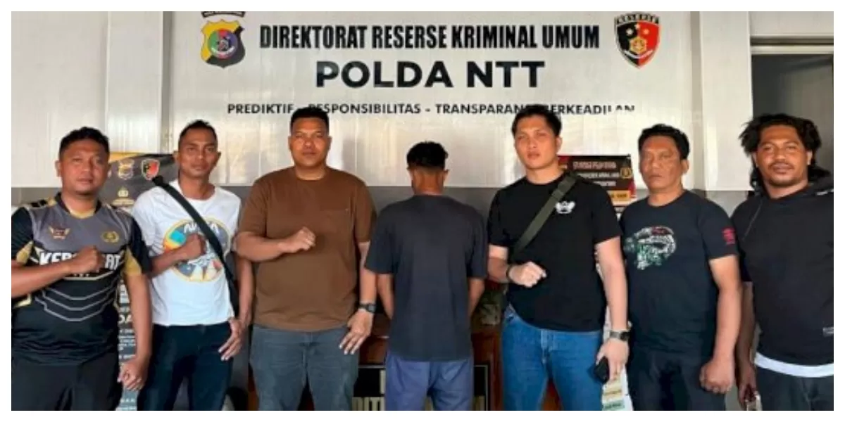 Petugas Ditreskrimum Polda NTT mengamankan terduga pelaku penjualan tiket Pelni palsu yang merugikan dua calon penumpang tujuan Batam. (Foto Polda NTT)