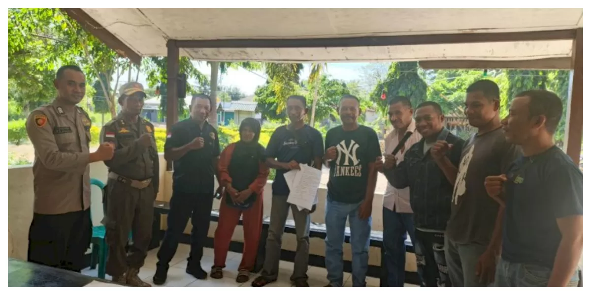 Proses mediasi kasus pengrusakan boks ikan Waipare di Mapolsek Kewapante menghadirkan pedagang, relawan, Satpol PP, dan aparat kepolisian Sikka. (Foto TBN Polres Sikka)