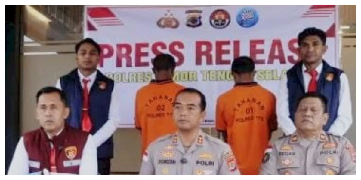 Dua tersangka kasus pencurian kabel listrik milik PLN Ranting SoE dihadirkan saat konferensi pers di Mapolres TTS, Senin (22/6/2026). (Foto TBN Polda NTT)
