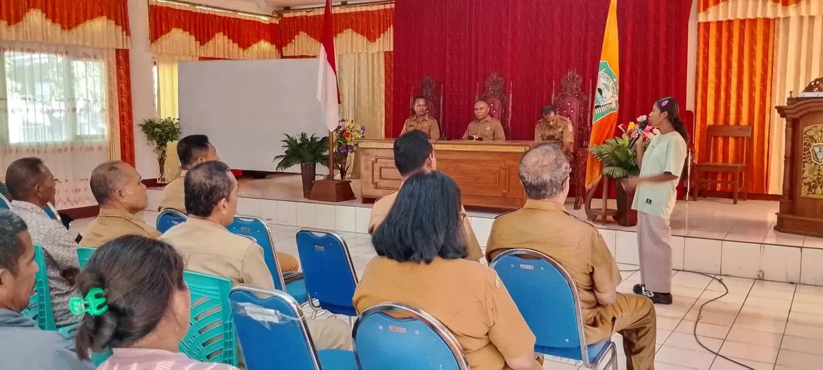 Wakil Bupati Flores Timur Ignas Boli menerima 89 peserta magang GAP di Aula Setda usai mengikuti pembelajaran pertanian di TTS. (Foto Prokompim Flores Timur)