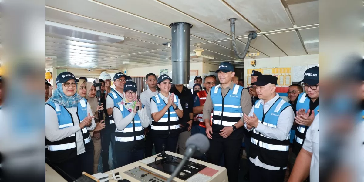 Direktur Utama PT PELNI Tri Andayani didampingi jajaran direksi saat meninjau fasilitas kapal penumpang yang telah direvitalisasi untuk meningkatkan kenyamanan dan keselamatan penumpang. (Foto Dok.  PELNI)