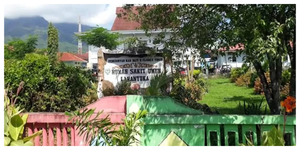  Suasana depan RSUD dr. Hendrikus Fernandez Larantuka, Kabupaten Flores Timur. Manajemen rumah sakit menargetkan layanan hemodialisis (cuci darah) mulai beroperasi pada 2026. (Foto/ ist)