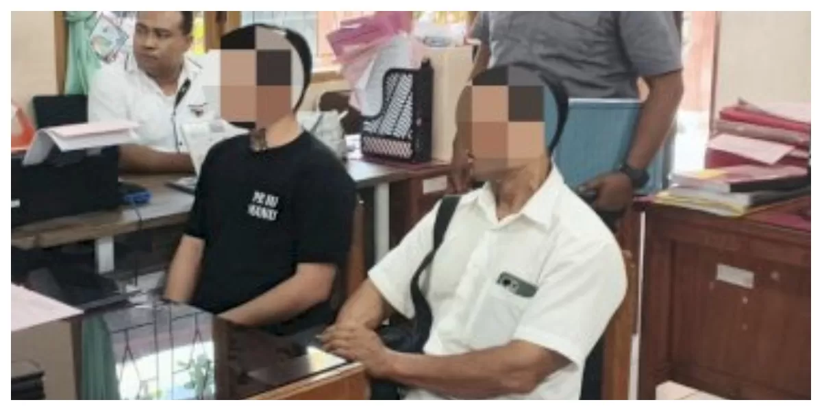 Petugas Unit Reskrim Polsek Maulafa menyerahkan tersangka kasus penganiayaan beserta barang bukti kepada Jaksa Kejaksaan Negeri Kota Kupang dalam pelimpahan tahap II, Senin (29/6/2026). (Foto Polresta Kupang Kota)