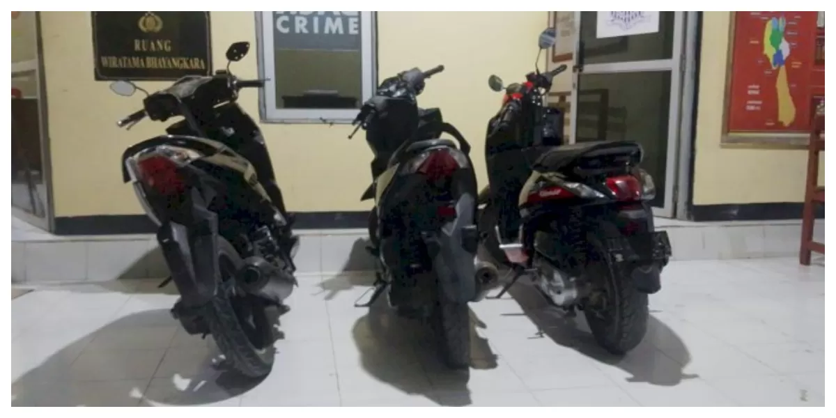 Tiga unit sepeda motor yang diduga digunakan dalam aksi balap liar diamankan personel Polsek Alak saat patroli dini hari di kawasan Leter S, Kelurahan Namosain, Kota Kupang. (Foto TBN Polresta Kupang Kota)