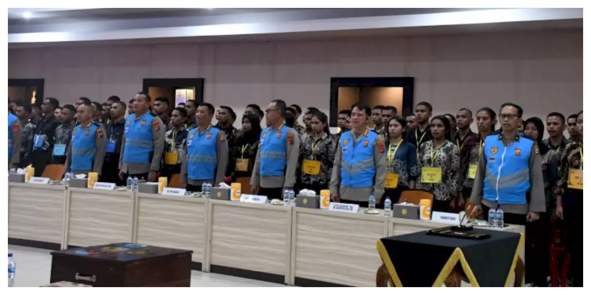 Peserta dan panitia mengikuti Sidang Terbuka Penentuan Kelulusan Akhir Rekrutmen Terpadu Anggota Polri TA 2026 yang dipimpin Wakapolda NTT Brigjen Pol. Faizal di Aula Rupatama Polda NTT, Kupang.  (Foto: Humas Polda NTT.)