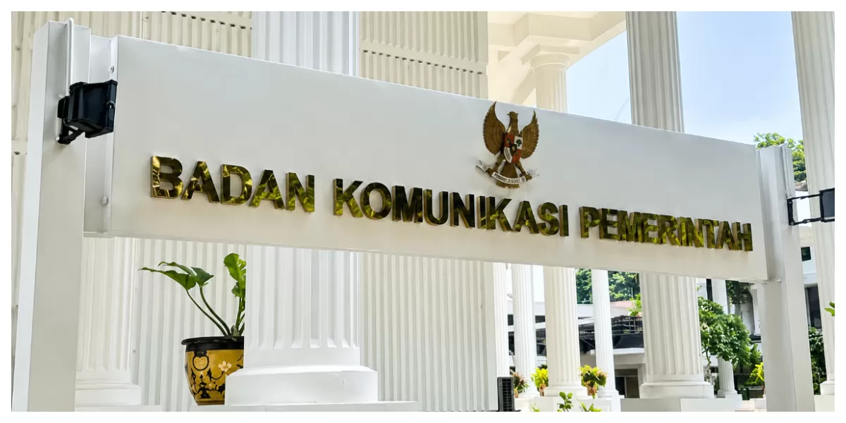 Foto: Papan nama Badan Komunikasi Pemerintah Republik Indonesia (Bakom RI) di Kantor Bakom RI, Jalan Veteran, Jakarta. Promedia Group melakukan audiensi dengan jajaran Bakom RI untuk membahas penguata