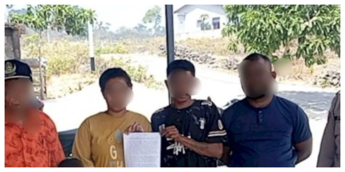 Aiptu Bonevantura T. Luma memfasilitasi mediasi antara pasangan suami istri bersama tokoh masyarakat setelah kasus KDRT dipicu konsumsi sopi di Kupang. (Foto TBN Polresta Kupang KJota)