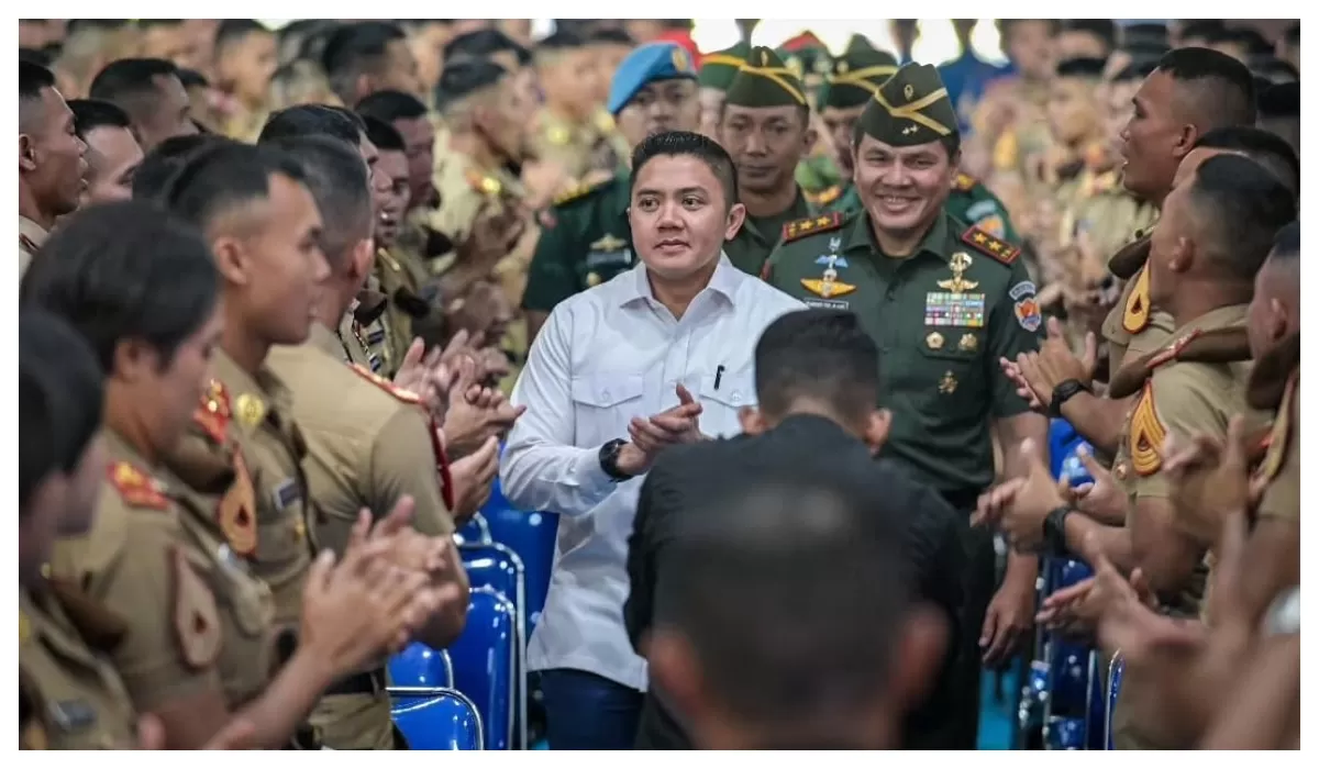 Sekretaris Kabinet Letkol TNI Teddy Indra Wijaya memberikan pembekalan kepada sekitar 1.600 taruna Akademi Militer di Magelang. (Foto ist)
