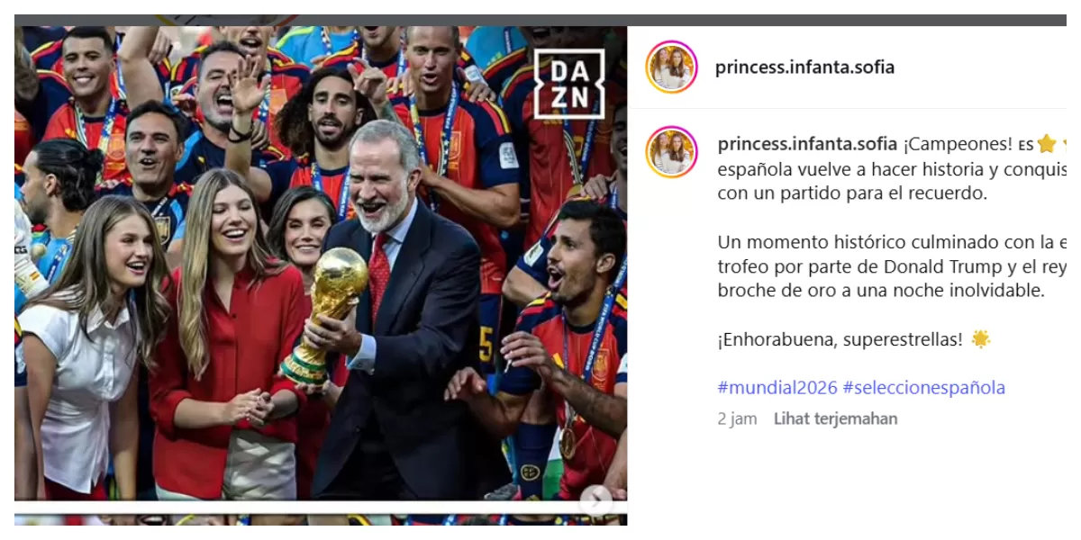 Raja Felipe VI, Ratu Letizia, Putri Leonor, dan Infanta Sofia merayakan keberhasilan Spanyol bersama para pemain usai menjuarai Piala Dunia. Foto kedua menampilkan unggahan Instagram Infanta Sofia. (Foto tangkapan layar @princess.infanta.sofia)