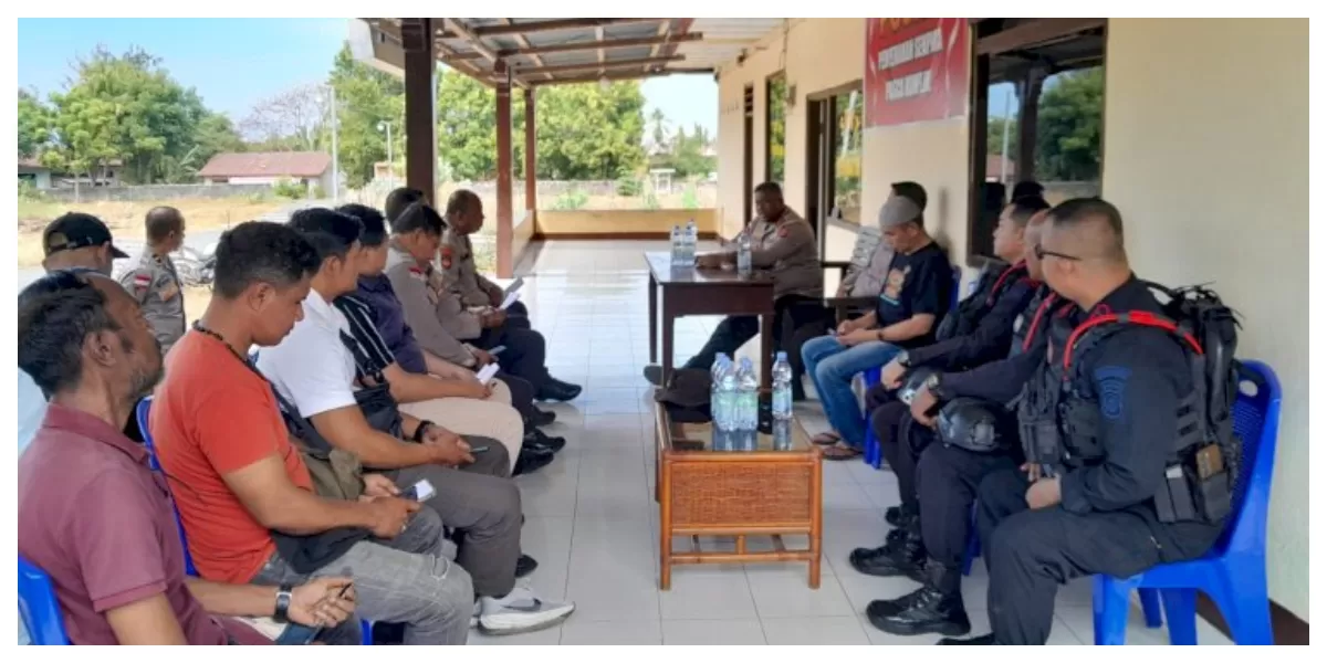 Polda Nusa Tenggara Timur menggelar rapat evaluasi penanganan pascakonflik di Mapolsek Adonara Timur, Senin (20/7/2026), guna memperkuat langkah pengamanan wilayah. (RFoto TB N Polda NTT)