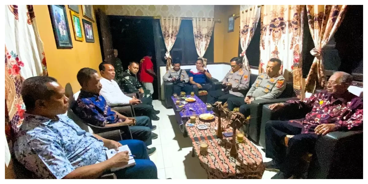 Bupati Flores Timur bersama Kapolres, Dandim, Forkopimda, dan Raja Larantuka berdiskusi memperkuat koordinasi. (Foto Humas Res Flotim)