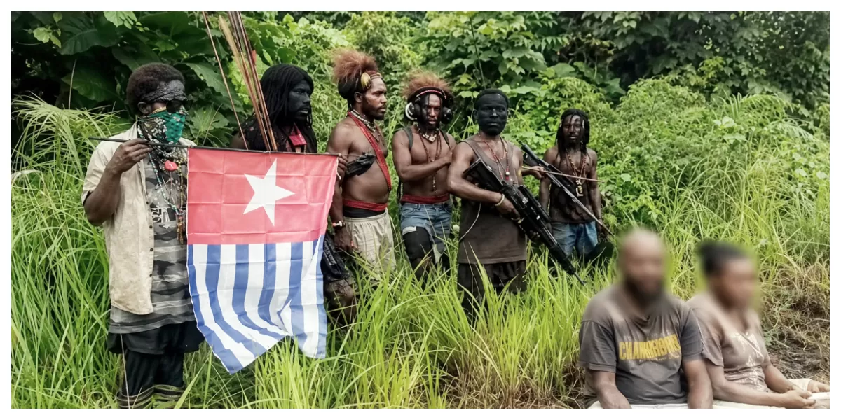 Tangkapan layar yang  memperlihatkan kelompok bersenjata yang oleh aparat diidentifikasi sebagai bagian dari OPM. Kelompok ini terlibat dalam pembunuhan tiga warga sipil di Kabupaten Yahukimo. (Foto ist)